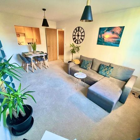 A Stylish Retreat - Super King Bed - Heart Of Town Centre - 5 Mins Stroll To Beach Bournemouth Eksteriør bilde