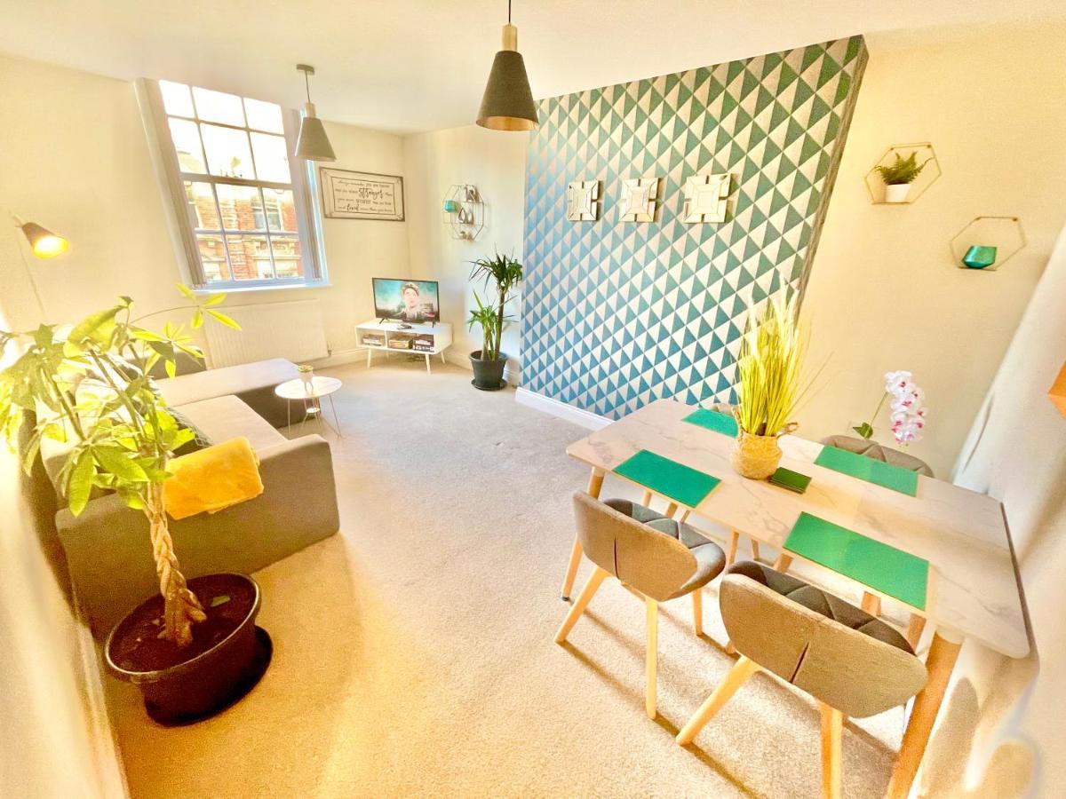 A Stylish Retreat - Super King Bed - Heart Of Town Centre - 5 Mins Stroll To Beach Bournemouth Eksteriør bilde