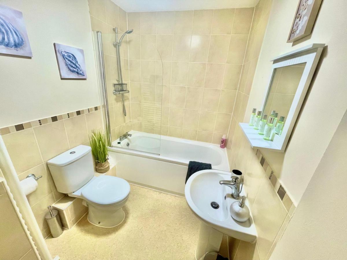 A Stylish Retreat - Super King Bed - Heart Of Town Centre - 5 Mins Stroll To Beach Bournemouth Eksteriør bilde