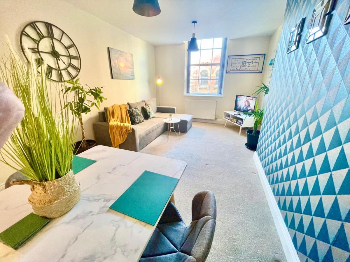 A Stylish Retreat - Super King Bed - Heart Of Town Centre - 5 Mins Stroll To Beach Bournemouth Eksteriør bilde