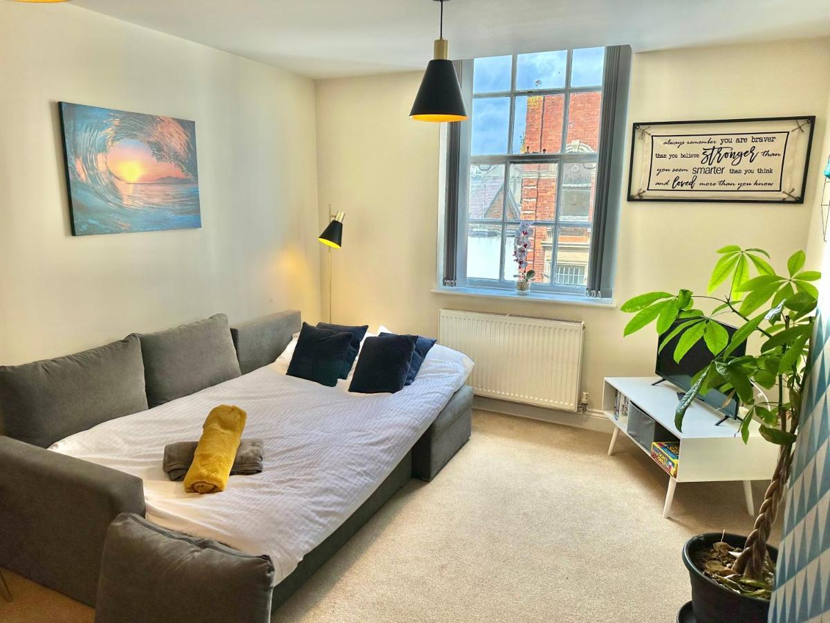 A Stylish Retreat - Super King Bed - Heart Of Town Centre - 5 Mins Stroll To Beach Bournemouth Eksteriør bilde