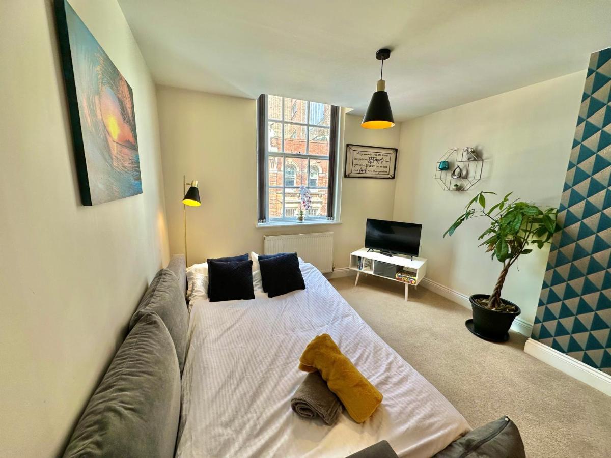 A Stylish Retreat - Super King Bed - Heart Of Town Centre - 5 Mins Stroll To Beach Bournemouth Eksteriør bilde
